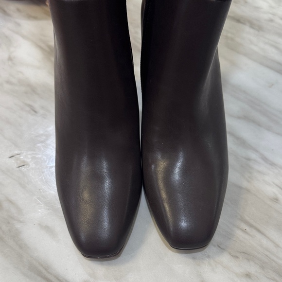 Elegant Brown Leather Knee-High Boots - Picture 8 of 12